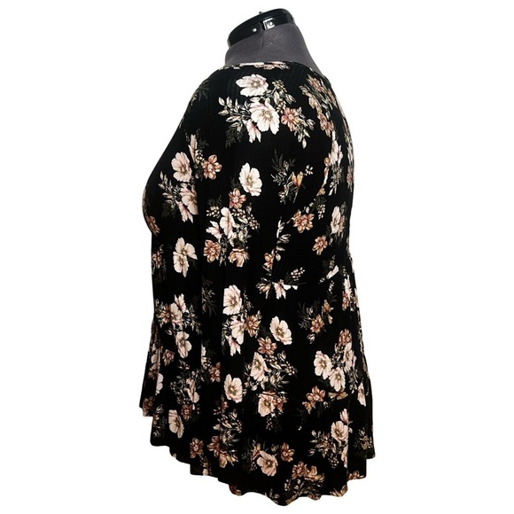 Torrid Ribbed Scoop Neck Shirred Tiered Babydoll Top (Size 2) - Picture 2 of 7